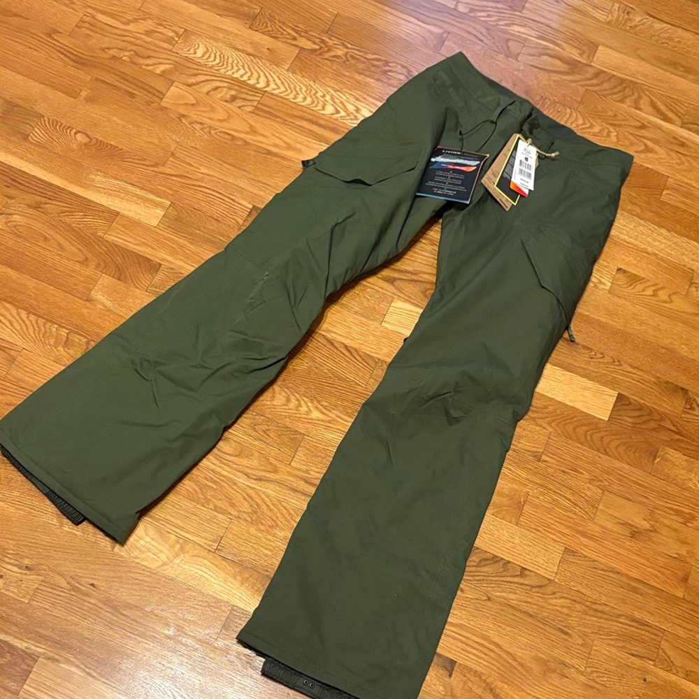 NWT. Women’s Burton Snowboard Pants